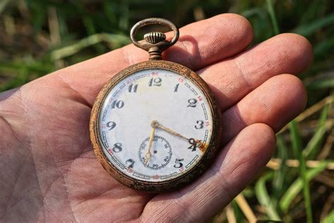 how to identify old pocket watches.